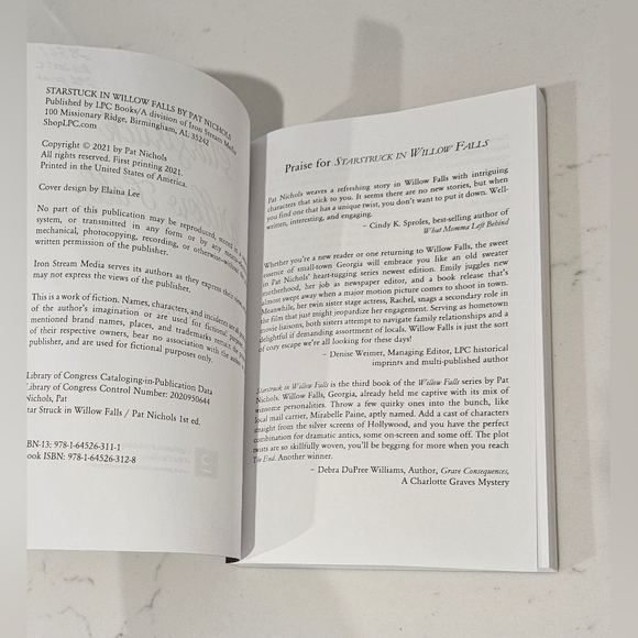 Starstruck in Willow Falls Willow Falls Series Pat Nichols Paperback Book Romanc - Picture 5 of 5